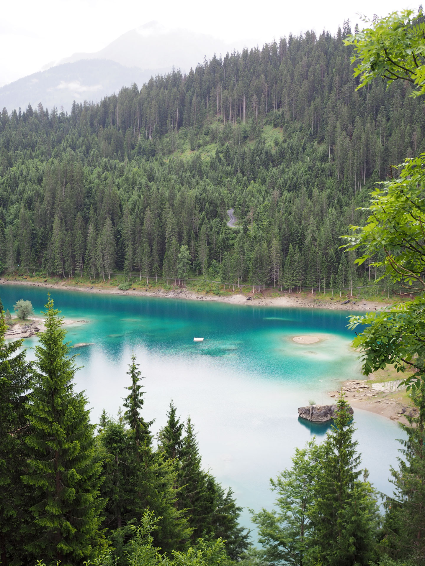 Caumasee-järvi Sveitsissä - Road trip Eurooppaan